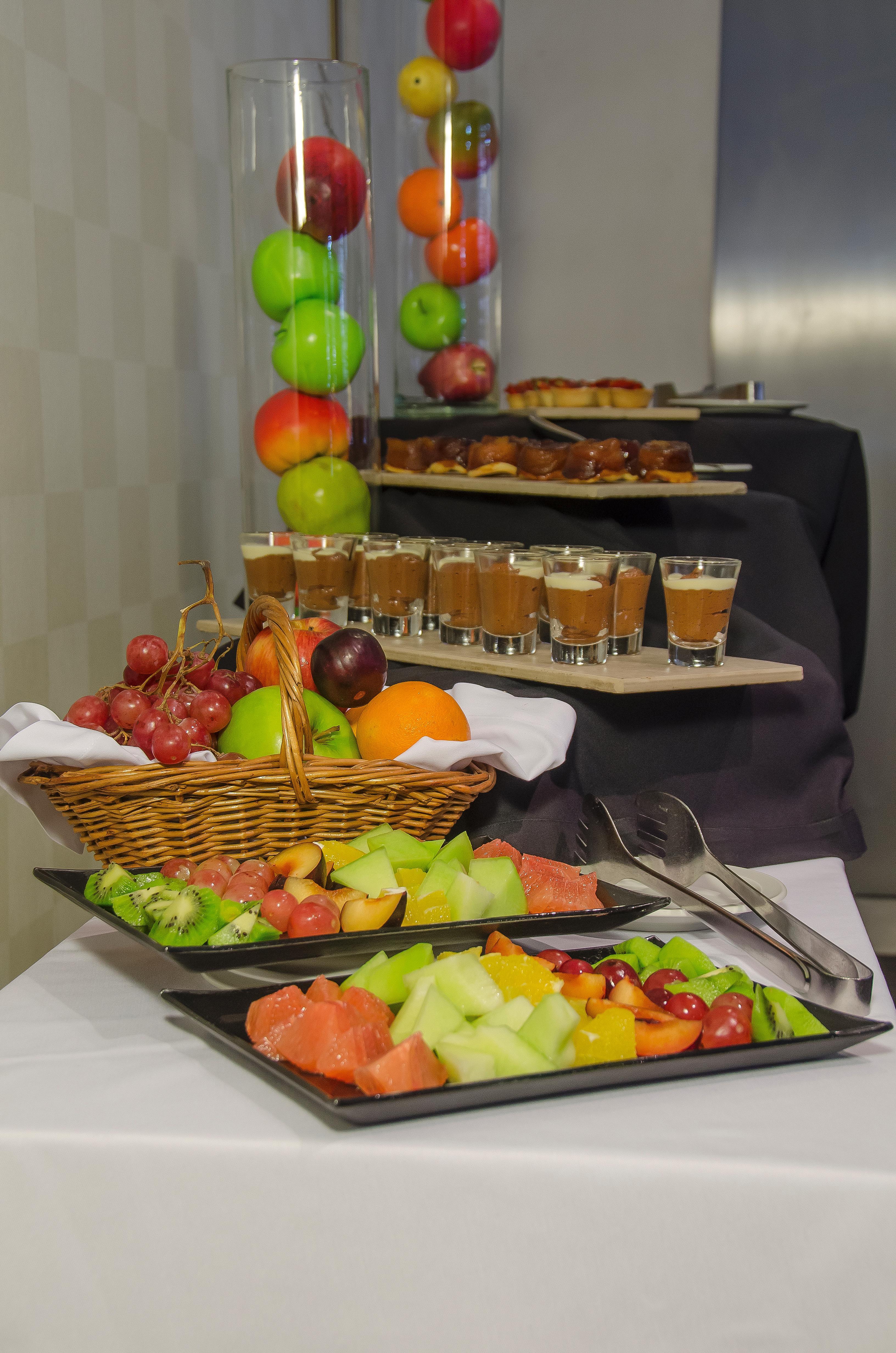 Regal Pacific Puerto Madero Hotel Buenos Aires Eksteriør billede Fruit salad