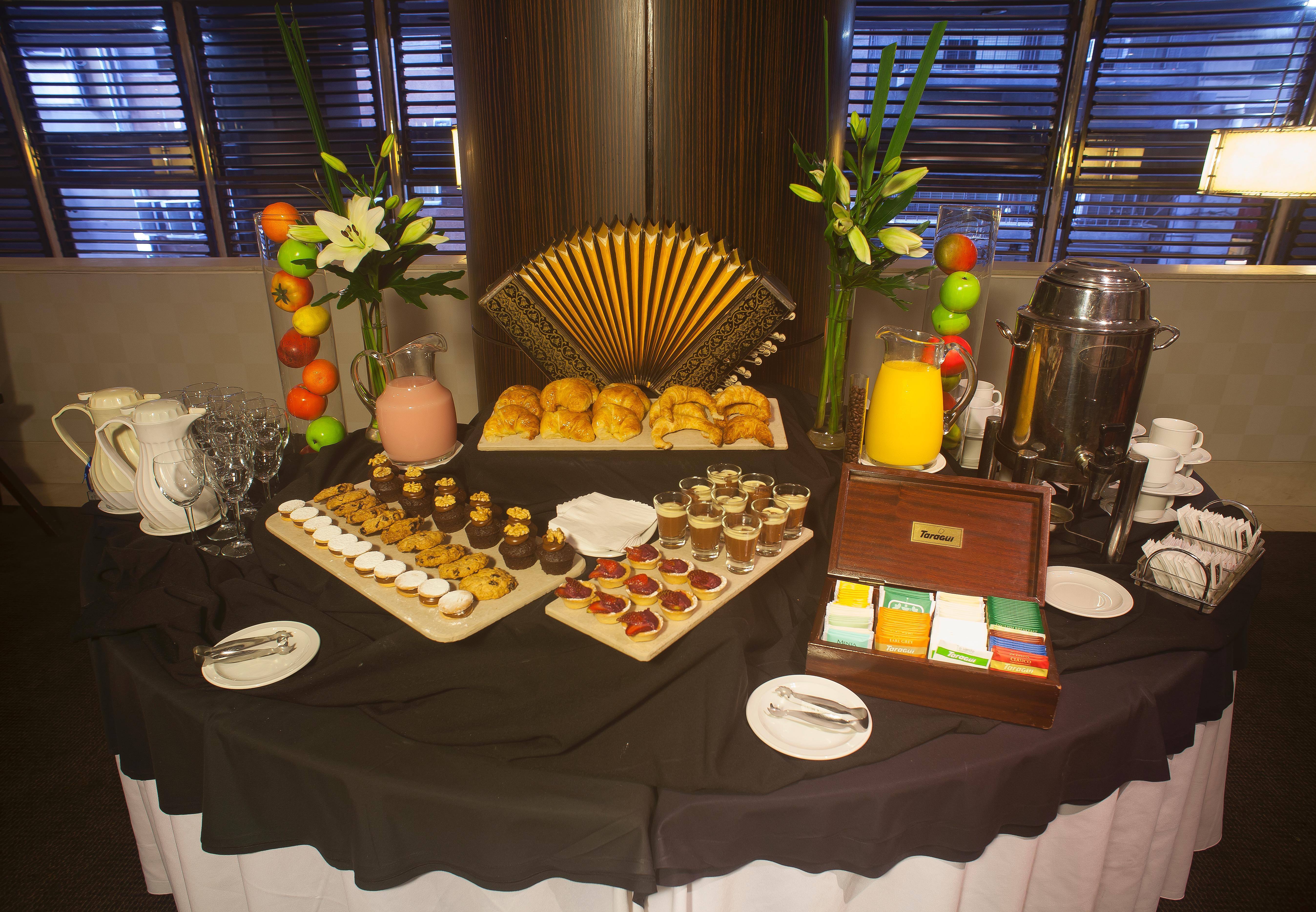 Regal Pacific Puerto Madero Hotel Buenos Aires Eksteriør billede A tea table