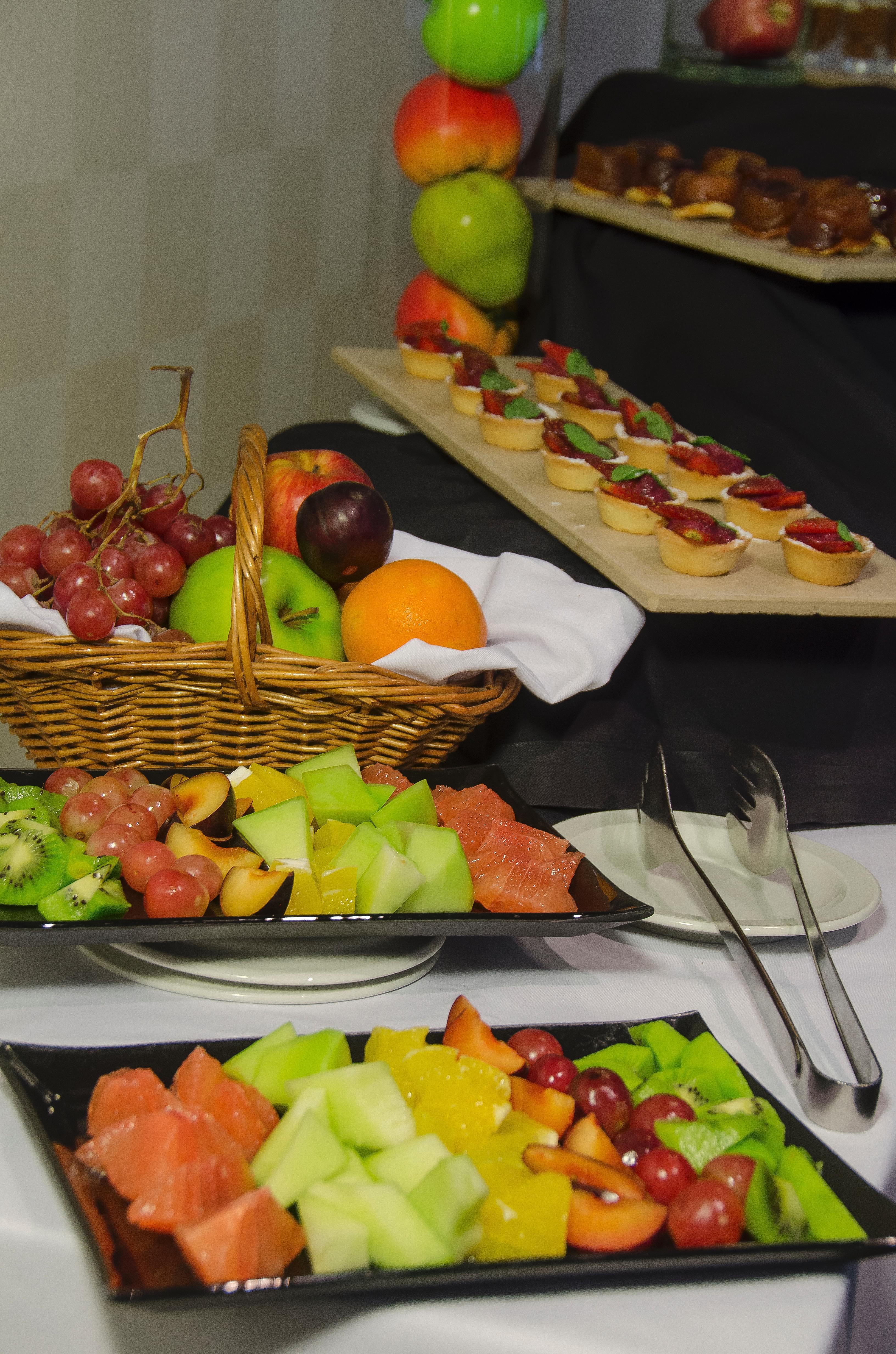 Regal Pacific Puerto Madero Hotel Buenos Aires Eksteriør billede Fruit and canapés