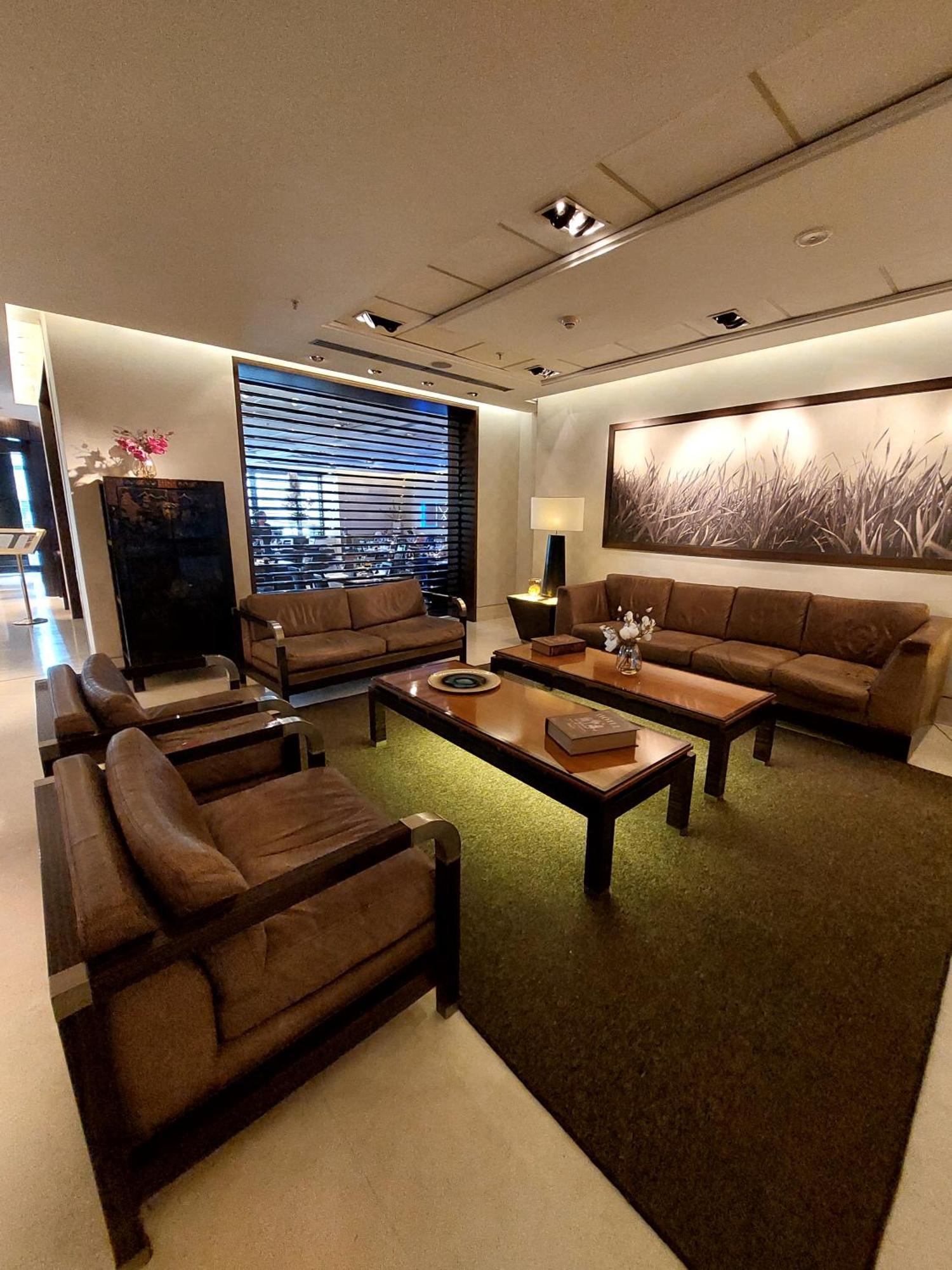 Regal Pacific Puerto Madero Hotel Buenos Aires Eksteriør billede The lounge at the airport