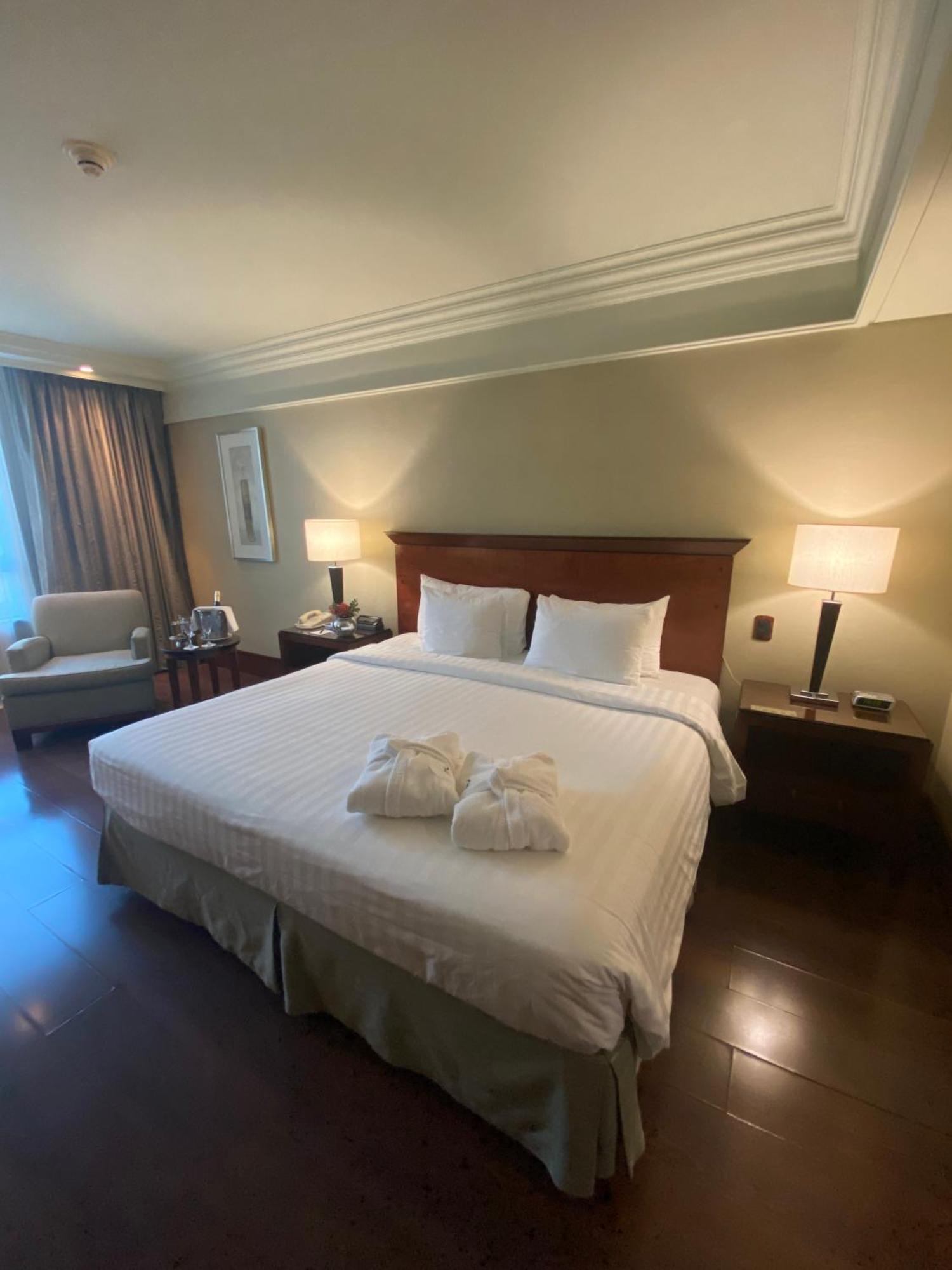 Regal Pacific Puerto Madero Hotel Buenos Aires Eksteriør billede A room at the hotel