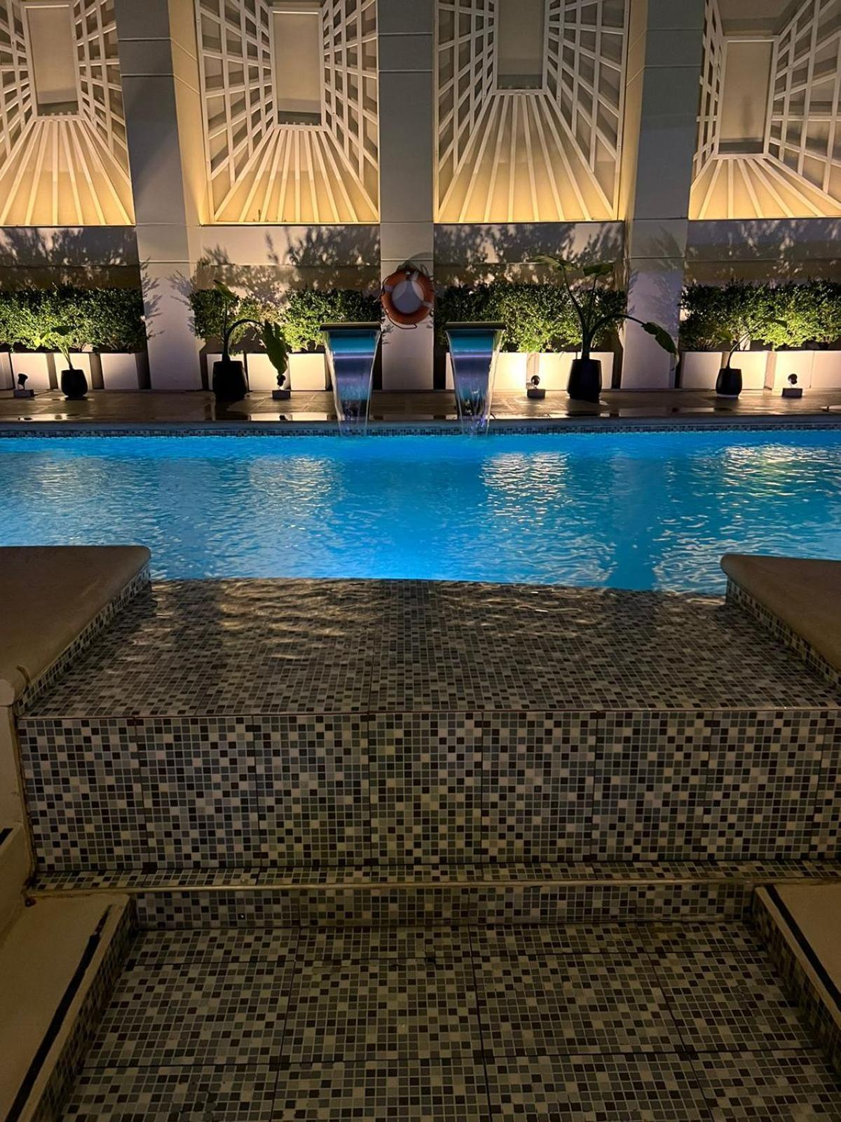 Regal Pacific Puerto Madero Hotel Buenos Aires Eksteriør billede The pool at the hotel