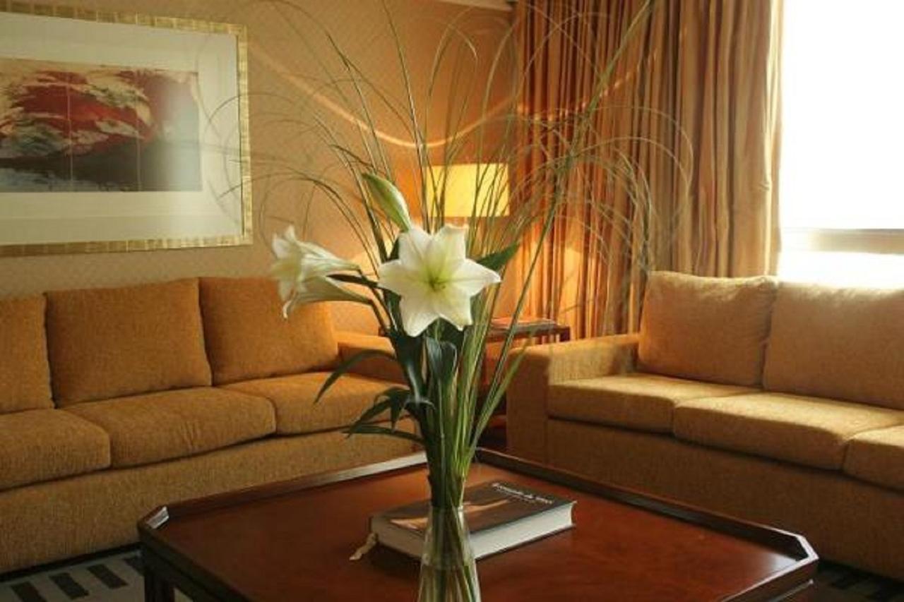 Regal Pacific Puerto Madero Hotel Buenos Aires Eksteriør billede A living room