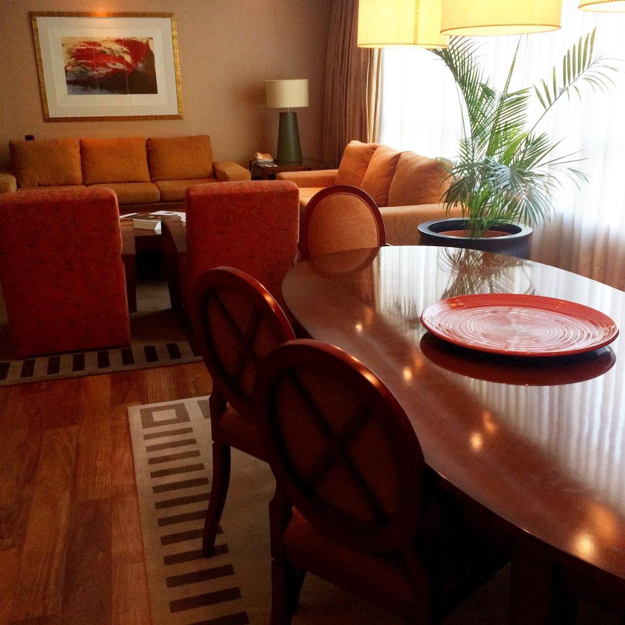 Regal Pacific Puerto Madero Hotel Buenos Aires Eksteriør billede A dining room